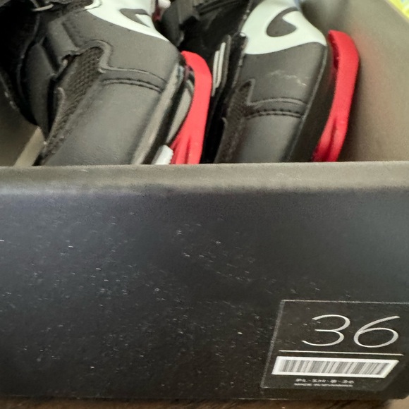 Cycling shoes - Picture 3 of 3